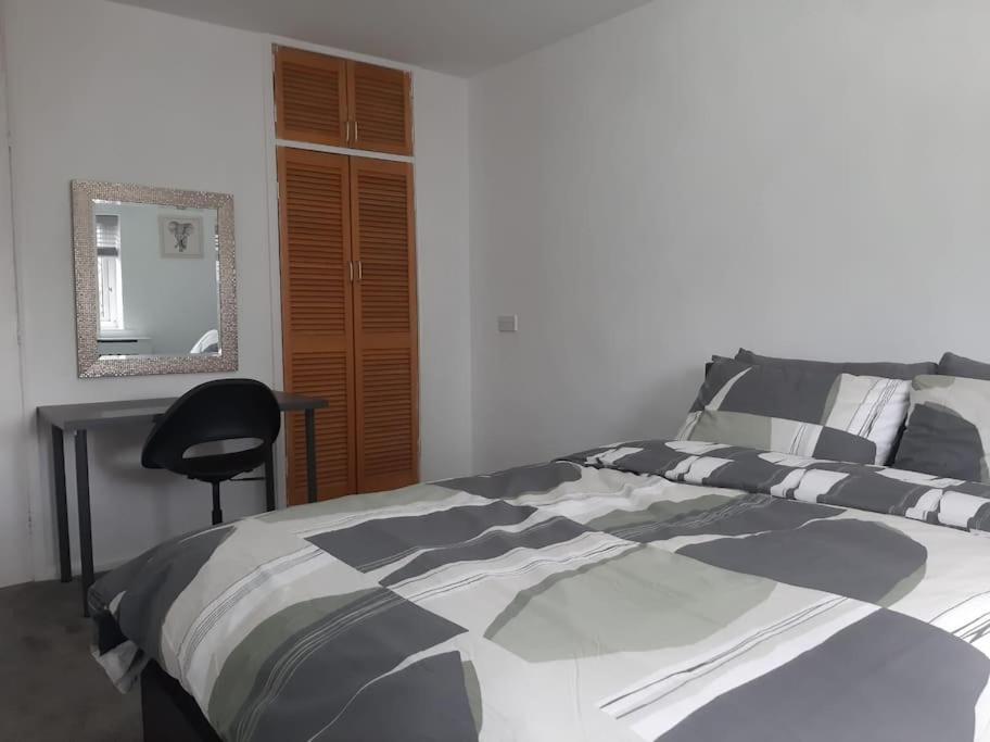 Entire Rental, Easy Reach To Etihad Stadium Manchester Exterior foto